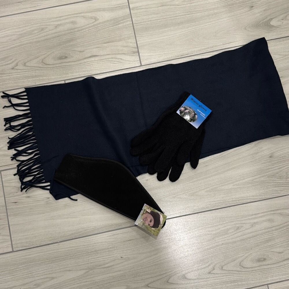 Scarf, gloves and headband‎ bundle (3)